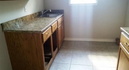 laundry room even the laundry room has granite counters!